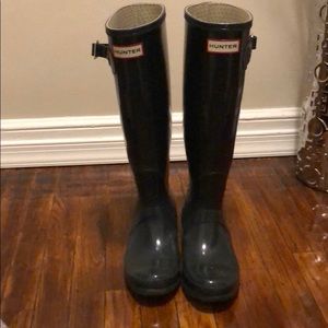 Hunter tall glossy Navy Boot